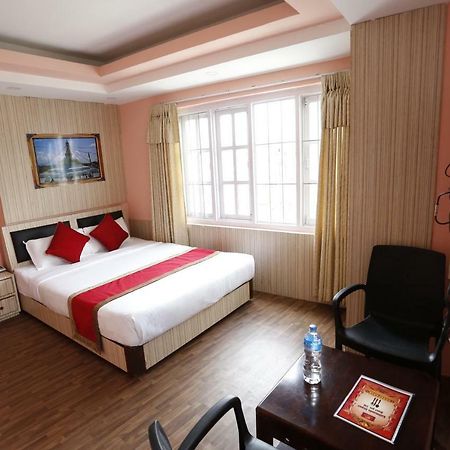 Airport Hotel Катманду Екстериор снимка