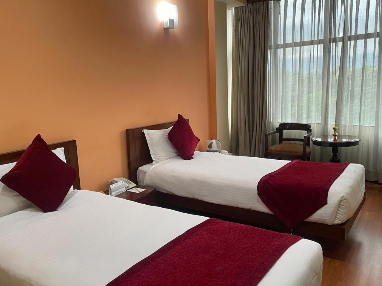 Airport Hotel Катманду Екстериор снимка
