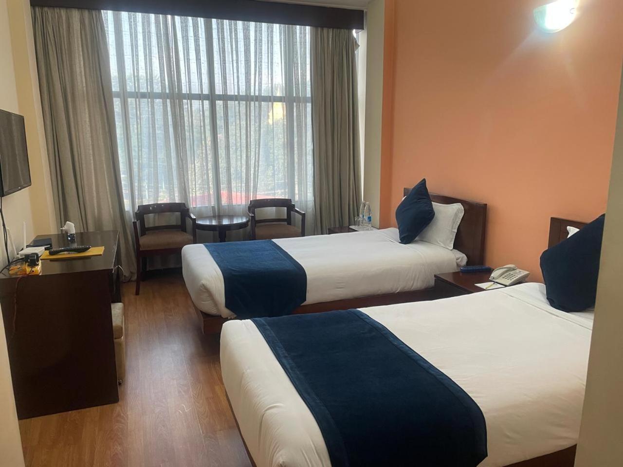 Airport Hotel Катманду Екстериор снимка