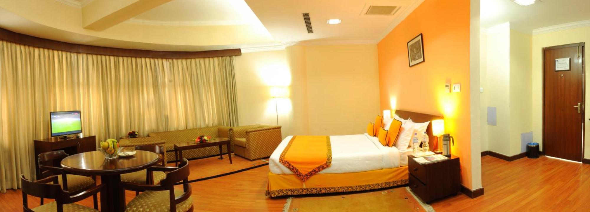 Airport Hotel Катманду Екстериор снимка