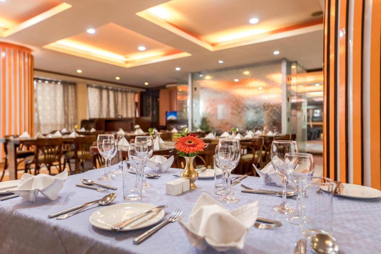 Airport Hotel Катманду Екстериор снимка